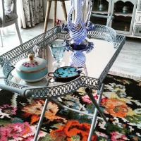 Vurgulu renklerle huzur dolu bir dekor..