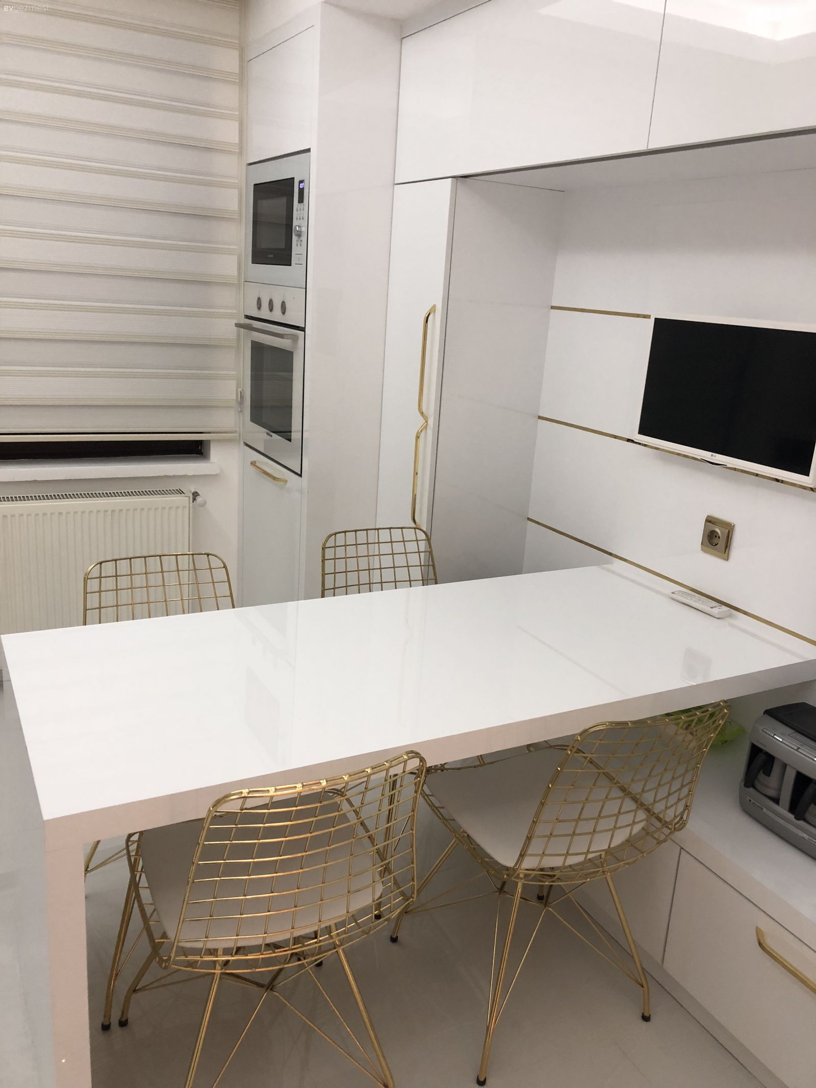 Bu Evde Klasik Detaylar Göz Alıcı Bir Tasarım Oluşturmuş.