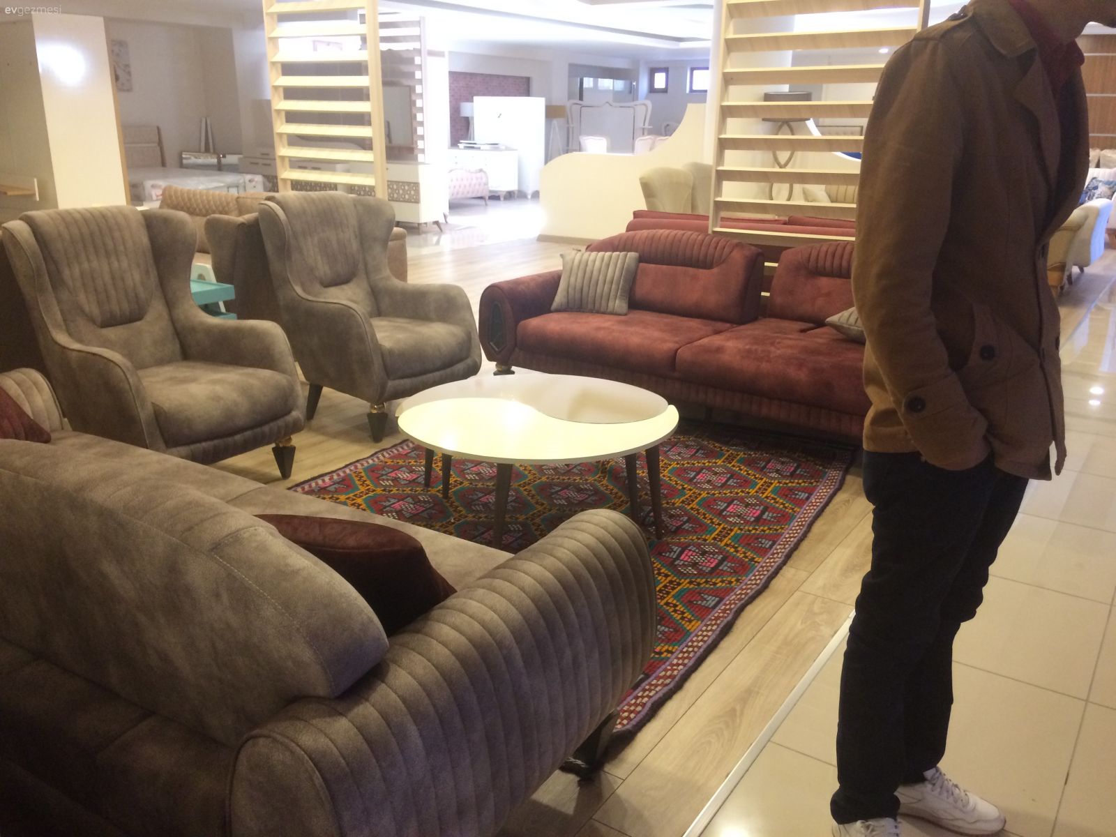 Salon için perde ve halı