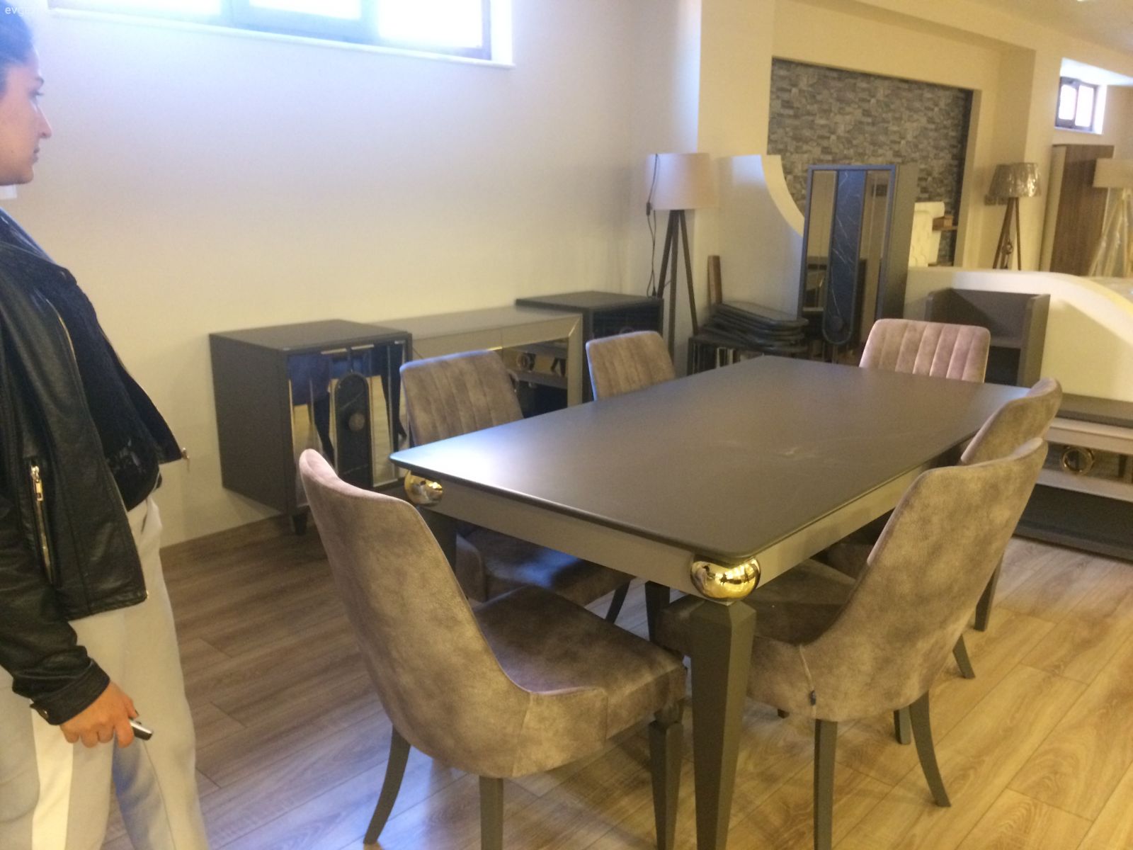 Salon için perde ve halı