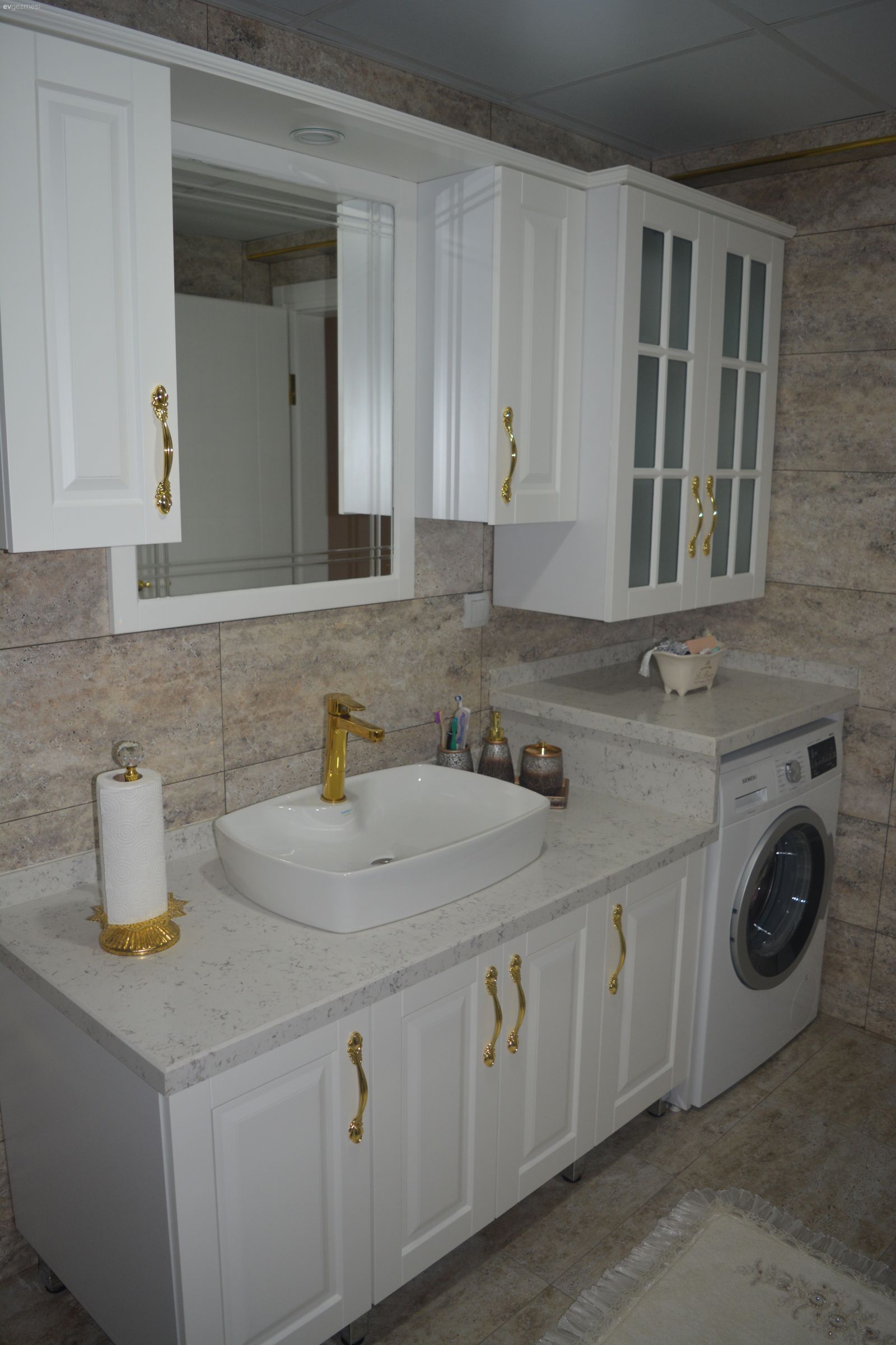 Eşimle birlikte dekore ettiğimiz evimiz..