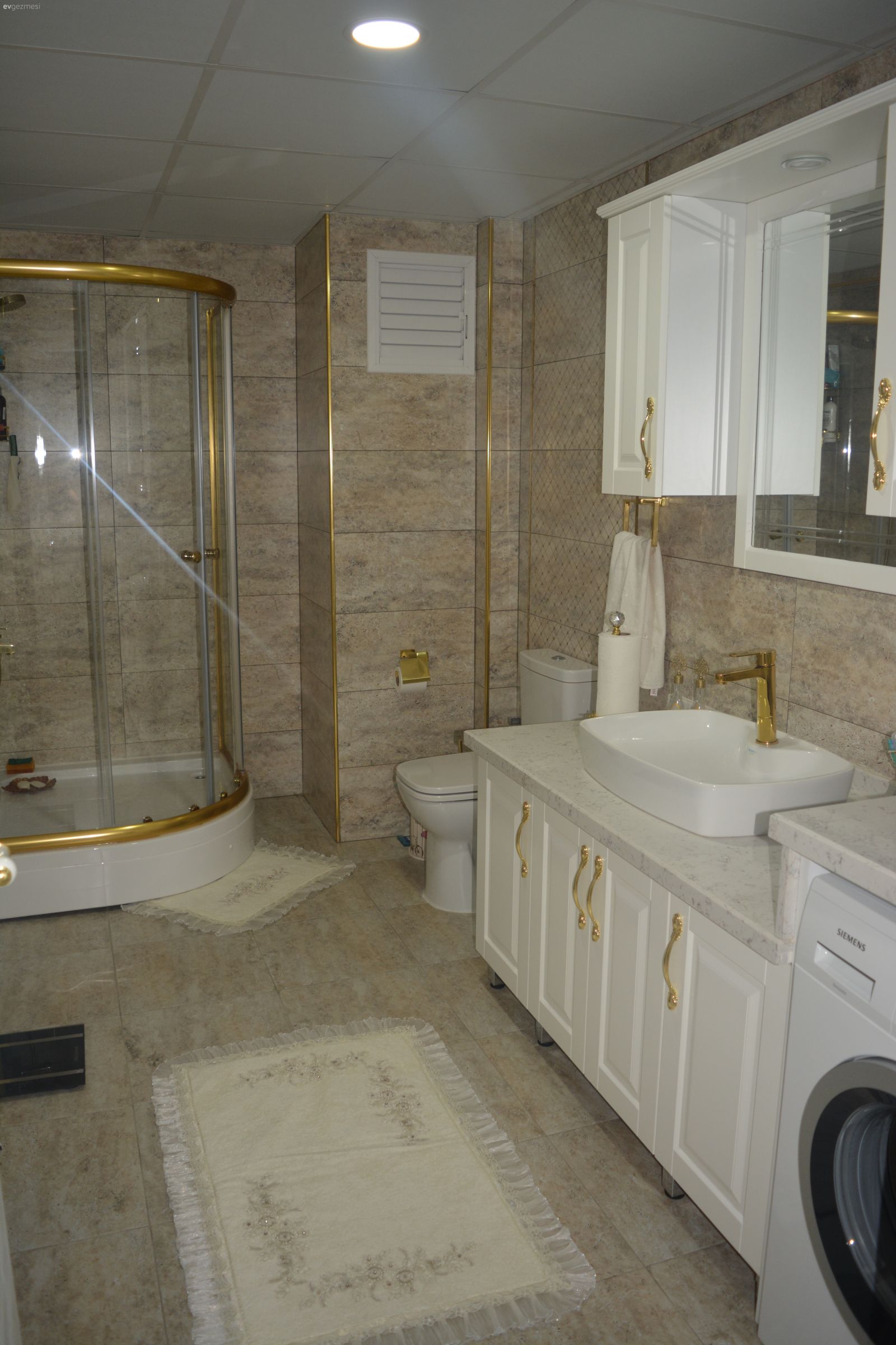 Eşimle birlikte dekore ettiğimiz evimiz..