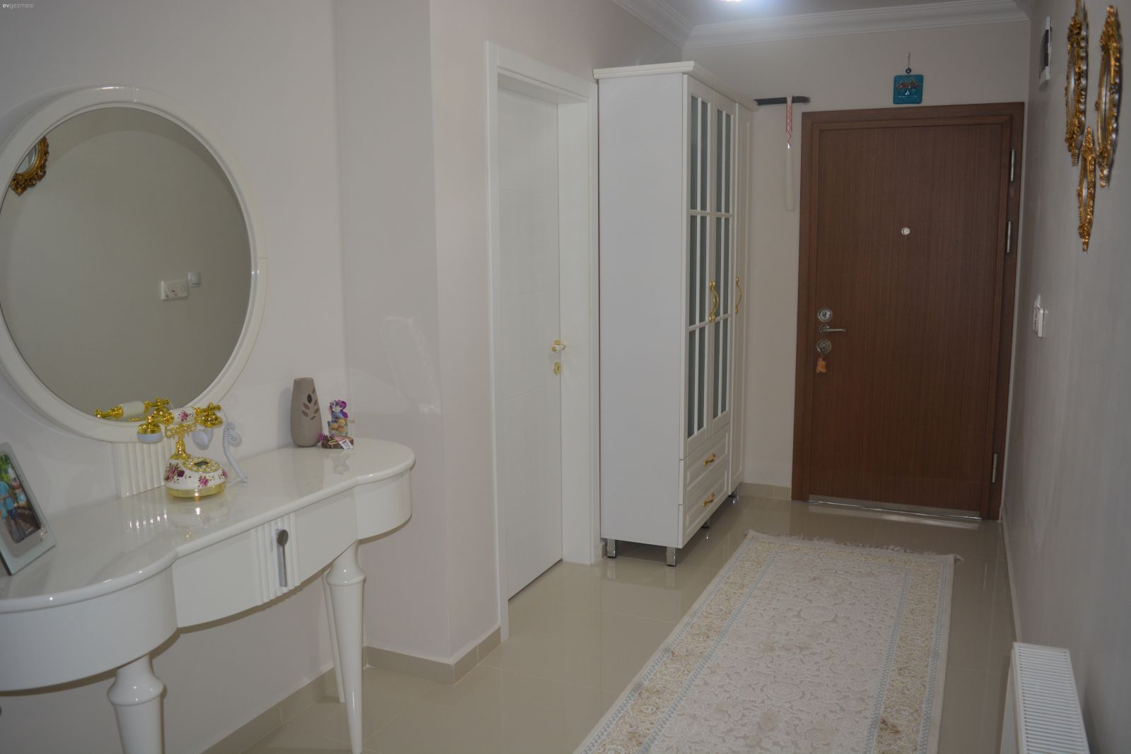 Eşimle birlikte dekore ettiğimiz evimiz..