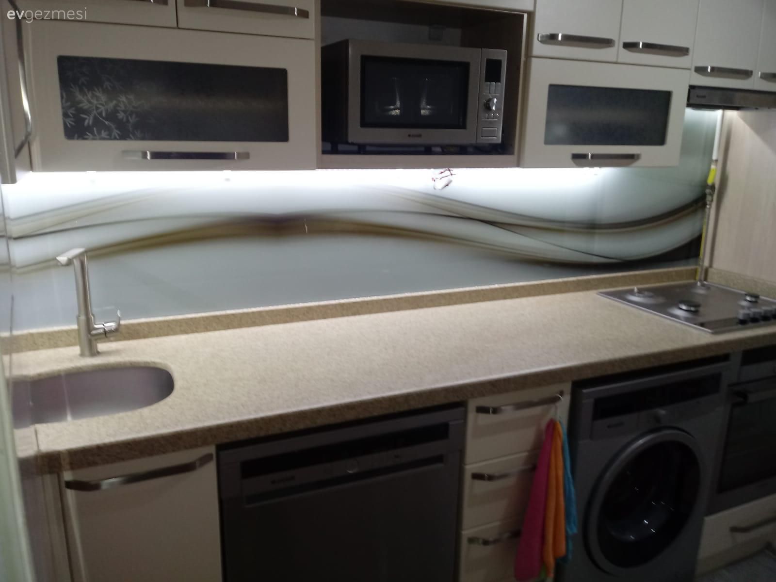 Estetik ve Kullanışlı: Tezgah Arası Cam Paneller