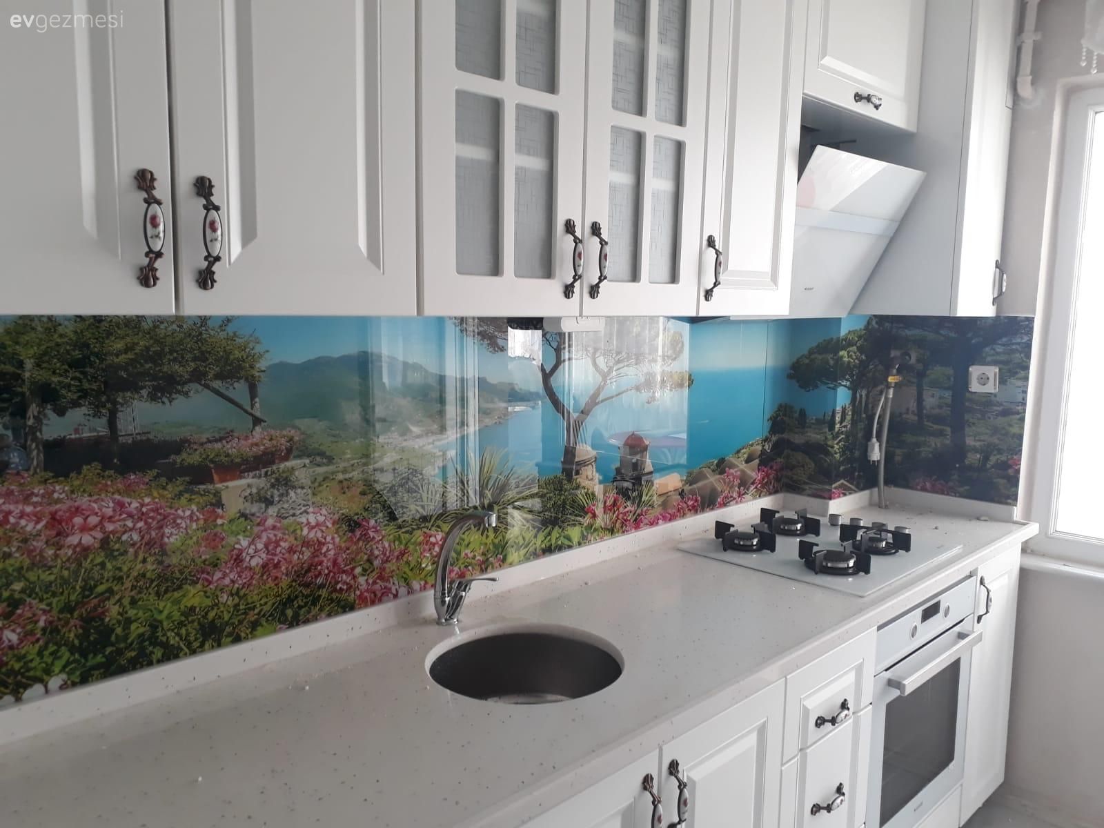 Estetik ve Kullanışlı: Tezgah Arası Cam Paneller