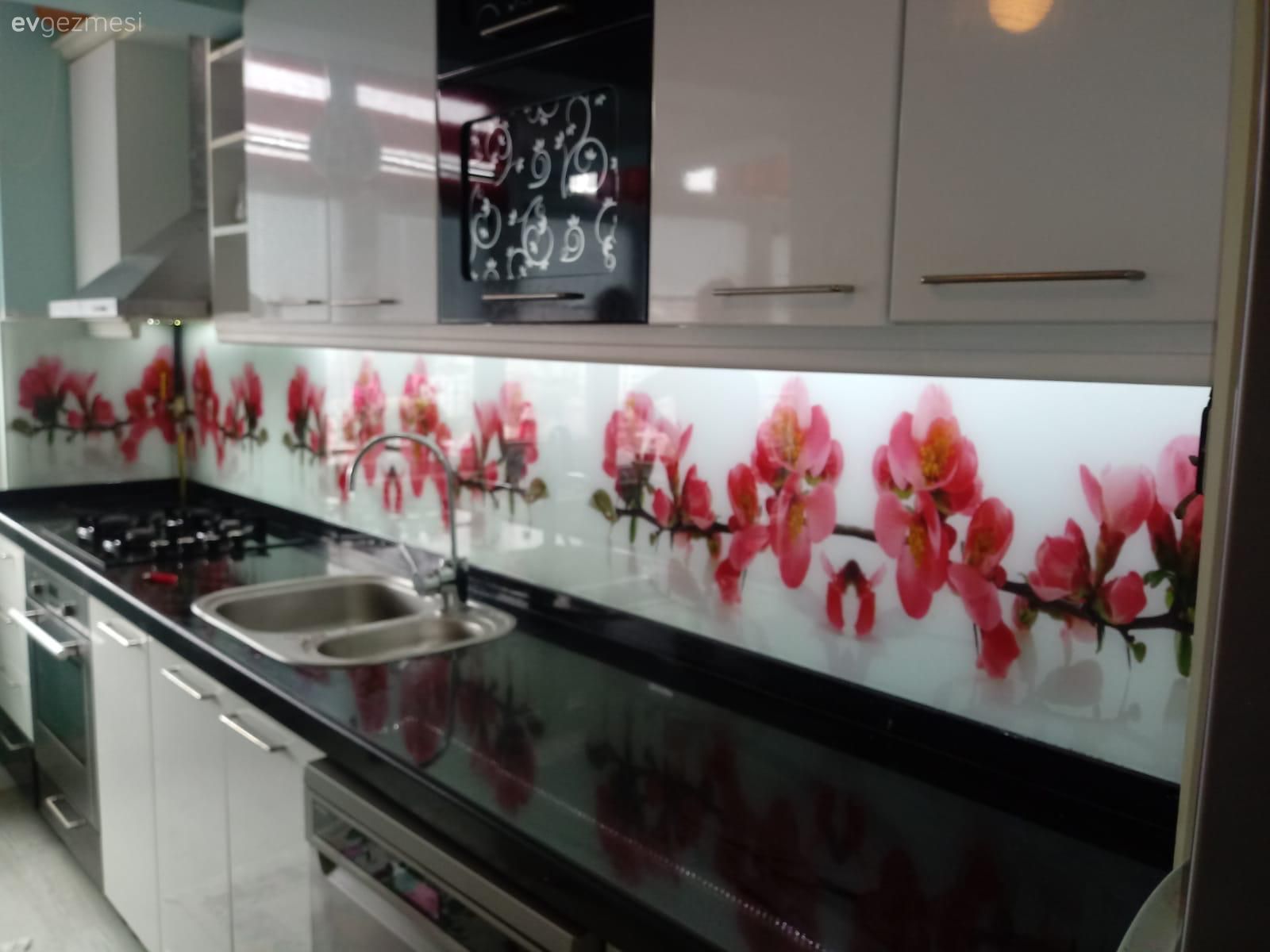 Estetik ve Kullanışlı: Tezgah Arası Cam Paneller