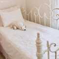 Nostaljik Detayları ve Beyazıyla Huzur Dolu Bir İstanbul Evi