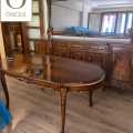 Acı Kahve Mobilyalar Dantel Gibi İşlenmiş Parçalara Dönüşmüş
