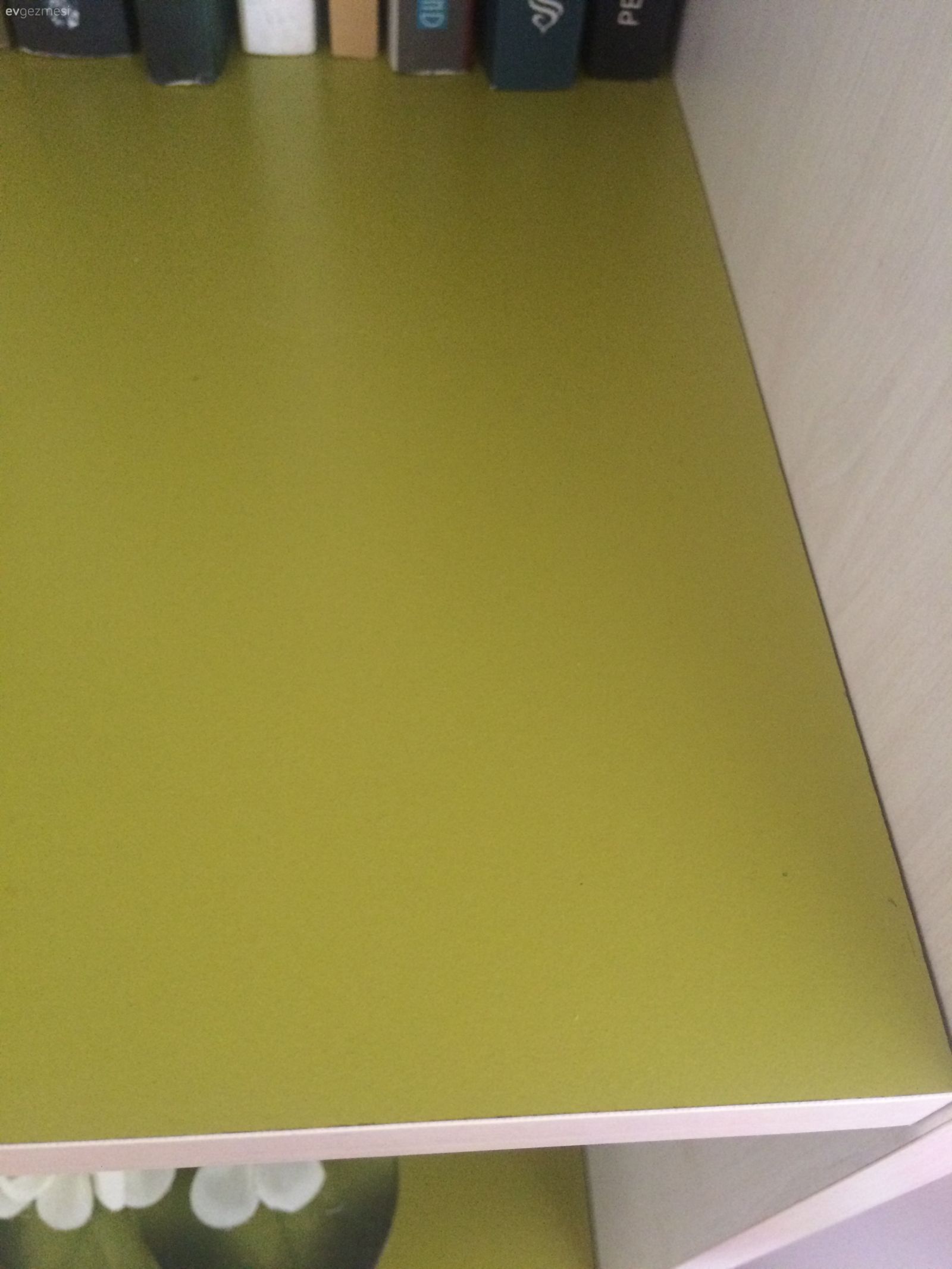 Bu dolabımı beyaza boyamak istiyorum sizce hangi boyayla boyayabilirim