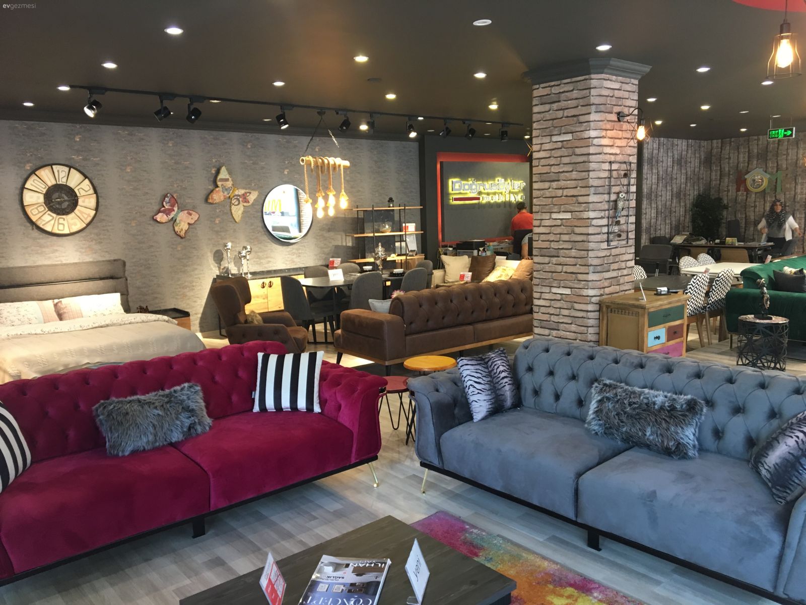 Salon duvar rengi ve perde seçimi ile ilgili yardım