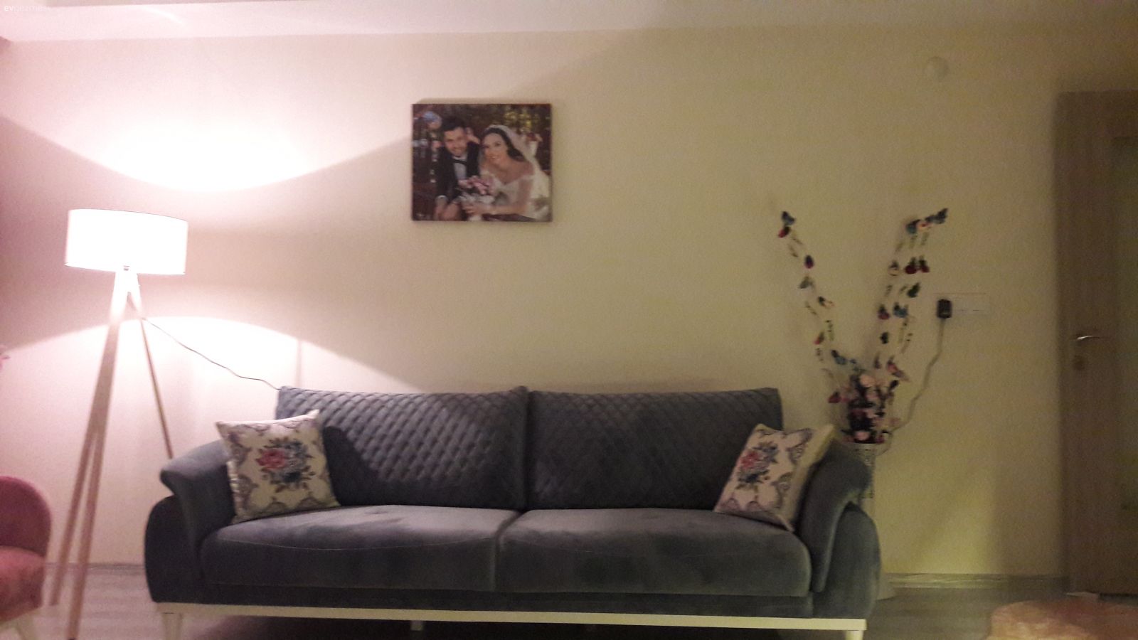 Salonumu yorumları dikkate alarak tekrar dizayn ettim :)