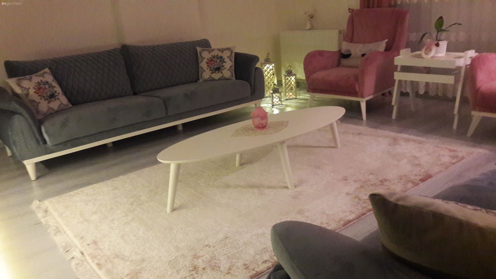 Salonumu yorumları dikkate alarak tekrar dizayn ettim :)