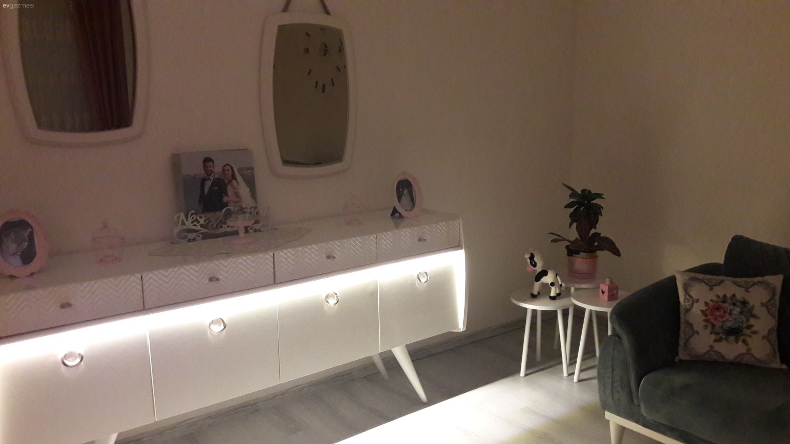 Salonumu yorumları dikkate alarak tekrar dizayn ettim :)