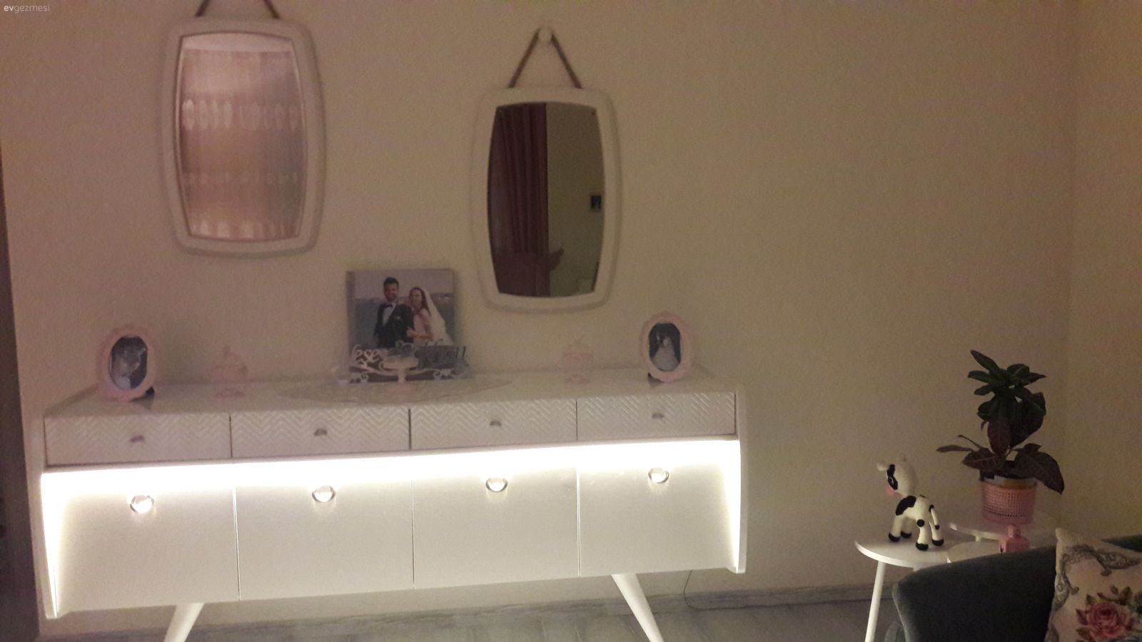 Salonumu yorumları dikkate alarak tekrar dizayn ettim :)