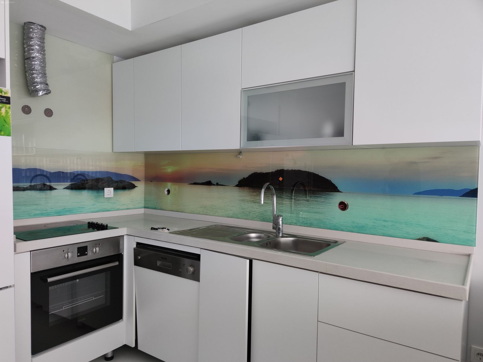 Mutfak tezgah arası cam montajı nasıl yapılır?