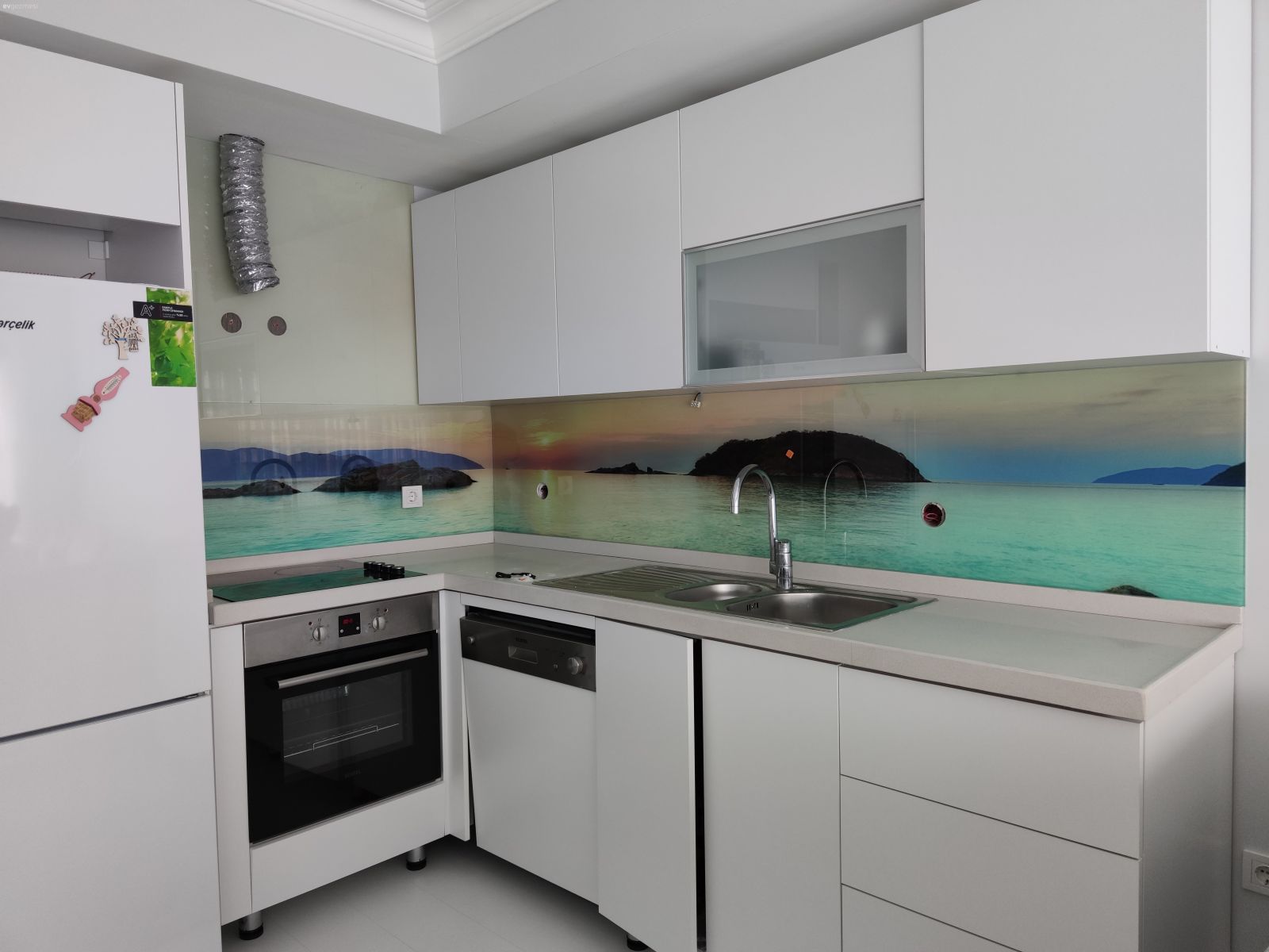 Mutfak tezgah arası cam montajı nasıl yapılır?