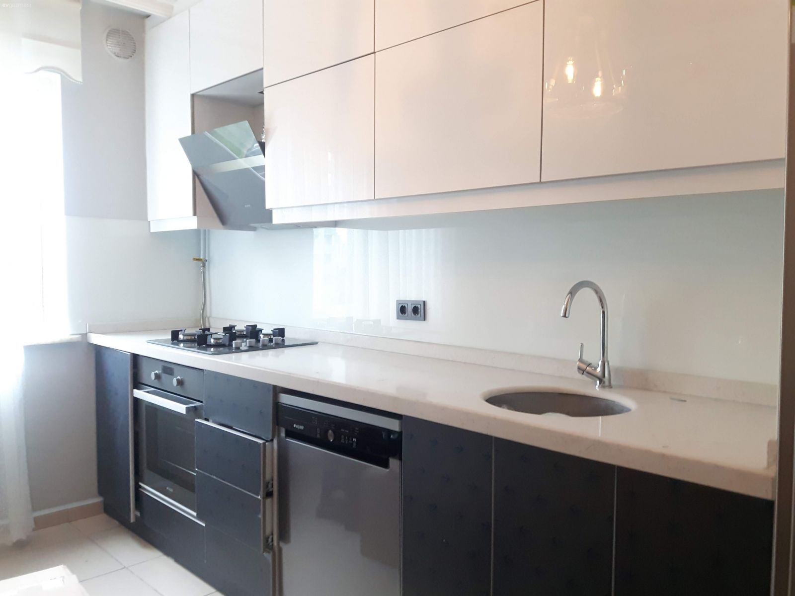 Mutfak tezgah arası cam montajı nasıl yapılır?