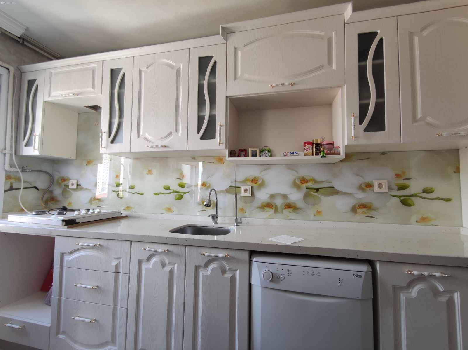 Mutfak tezgah arası cam montajı nasıl yapılır?