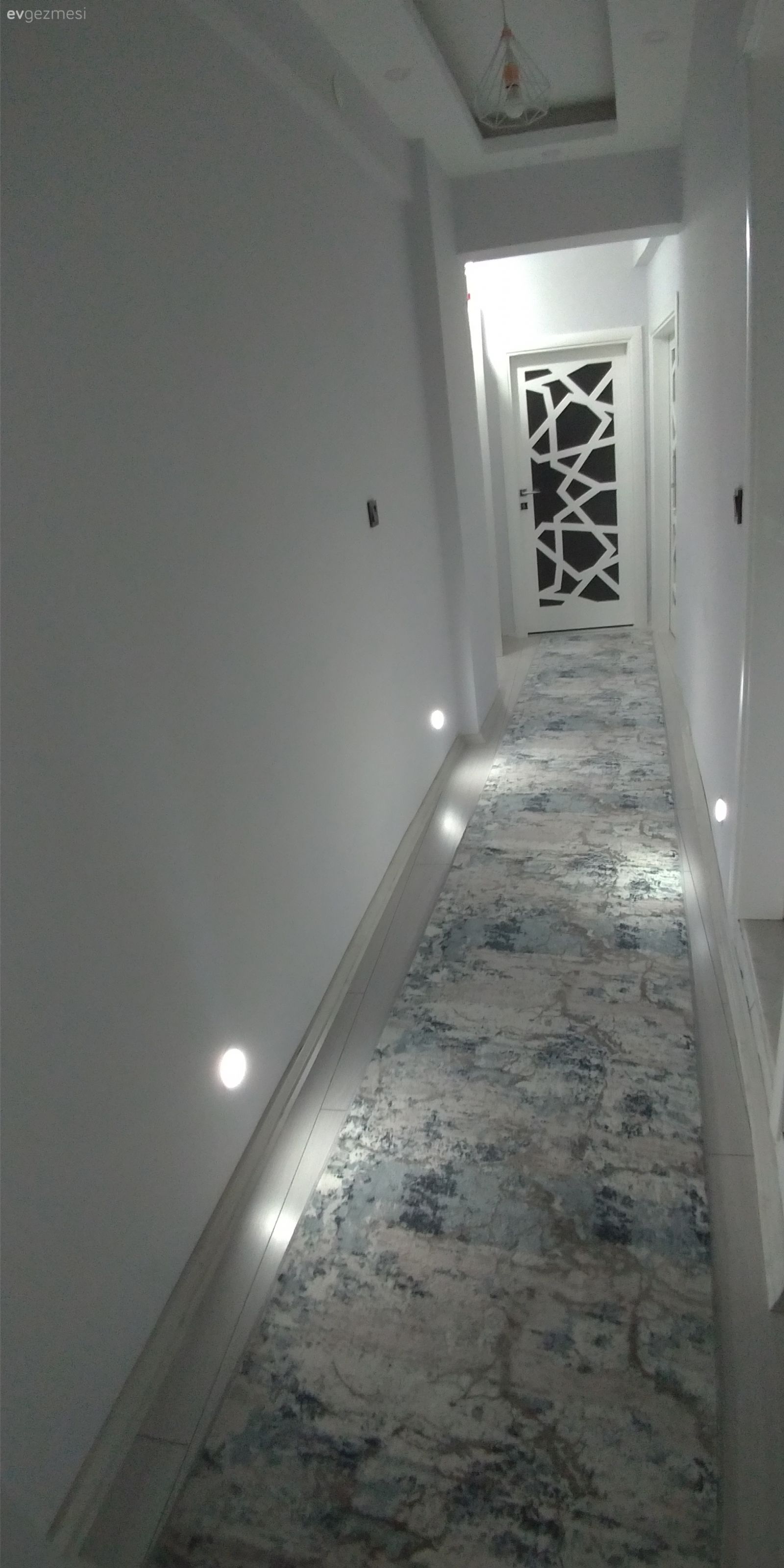 Dar uzun koridor nasıl dekore edilmelidir?