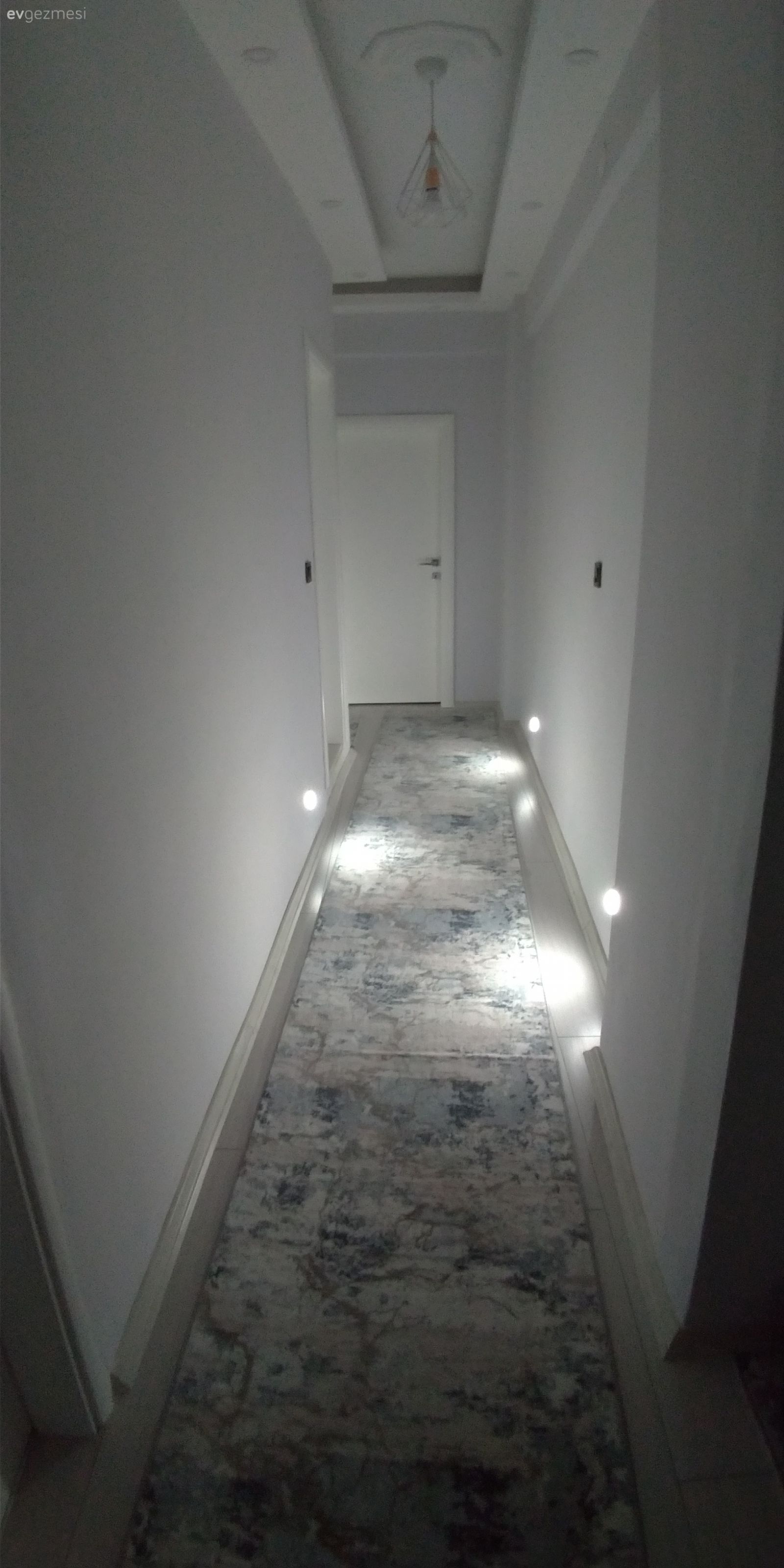 Dar uzun koridor nasıl dekore edilmelidir?