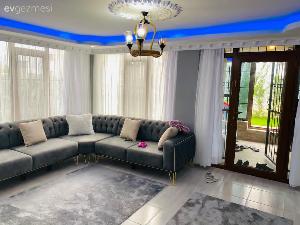 Ev Gezmesi: Azra Hanım'ın Villasından Kareler