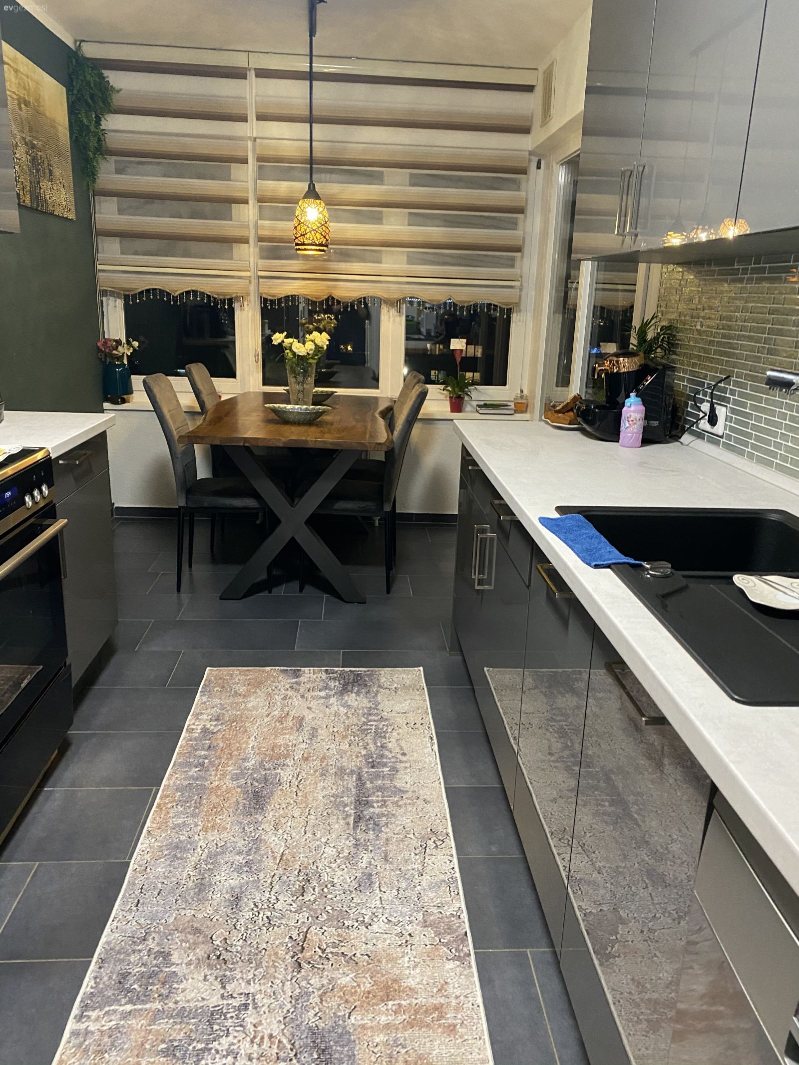 Buda benim oturma odan ve mutfagim