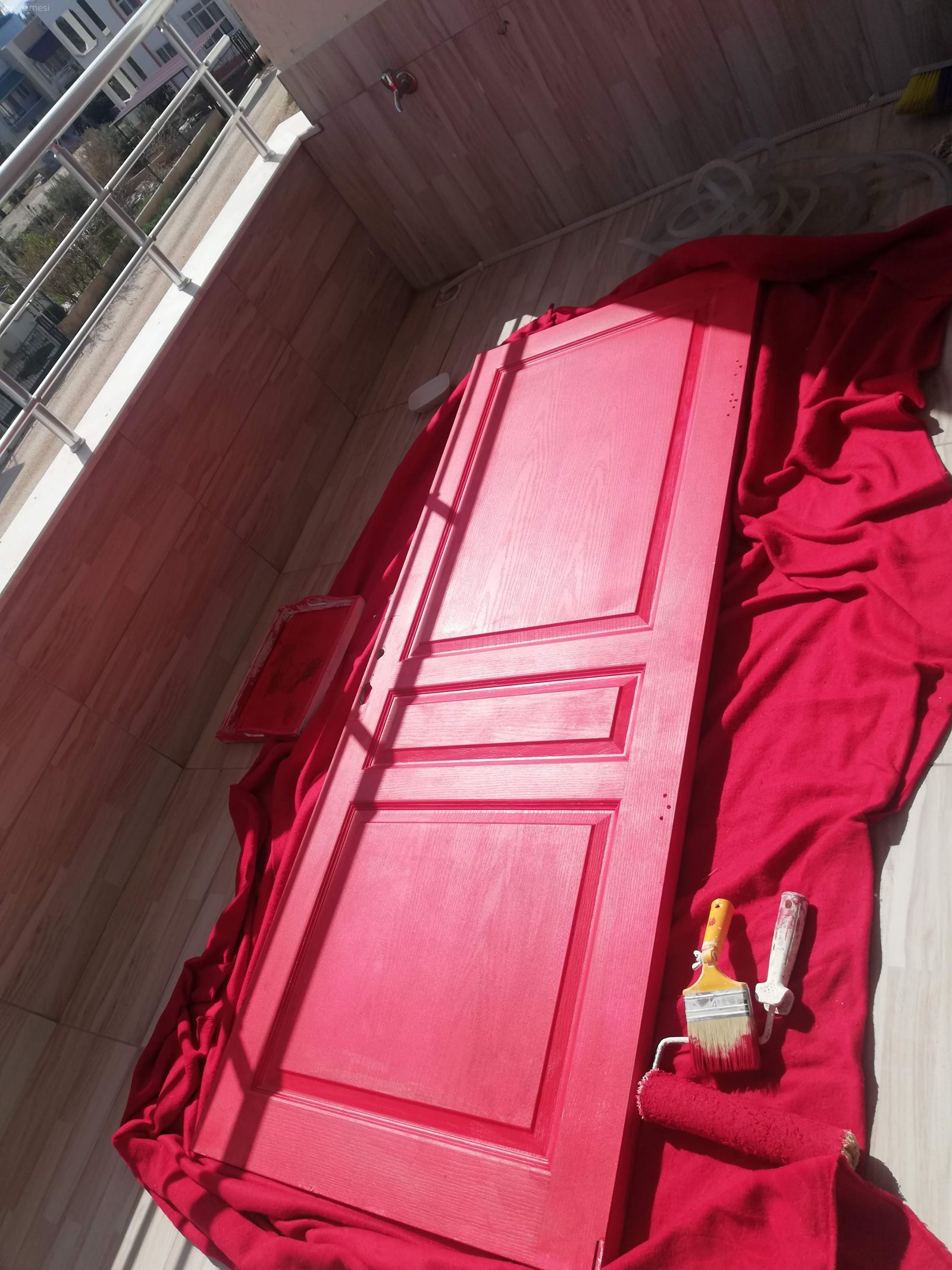 Duvar delmeden raf kullanımı