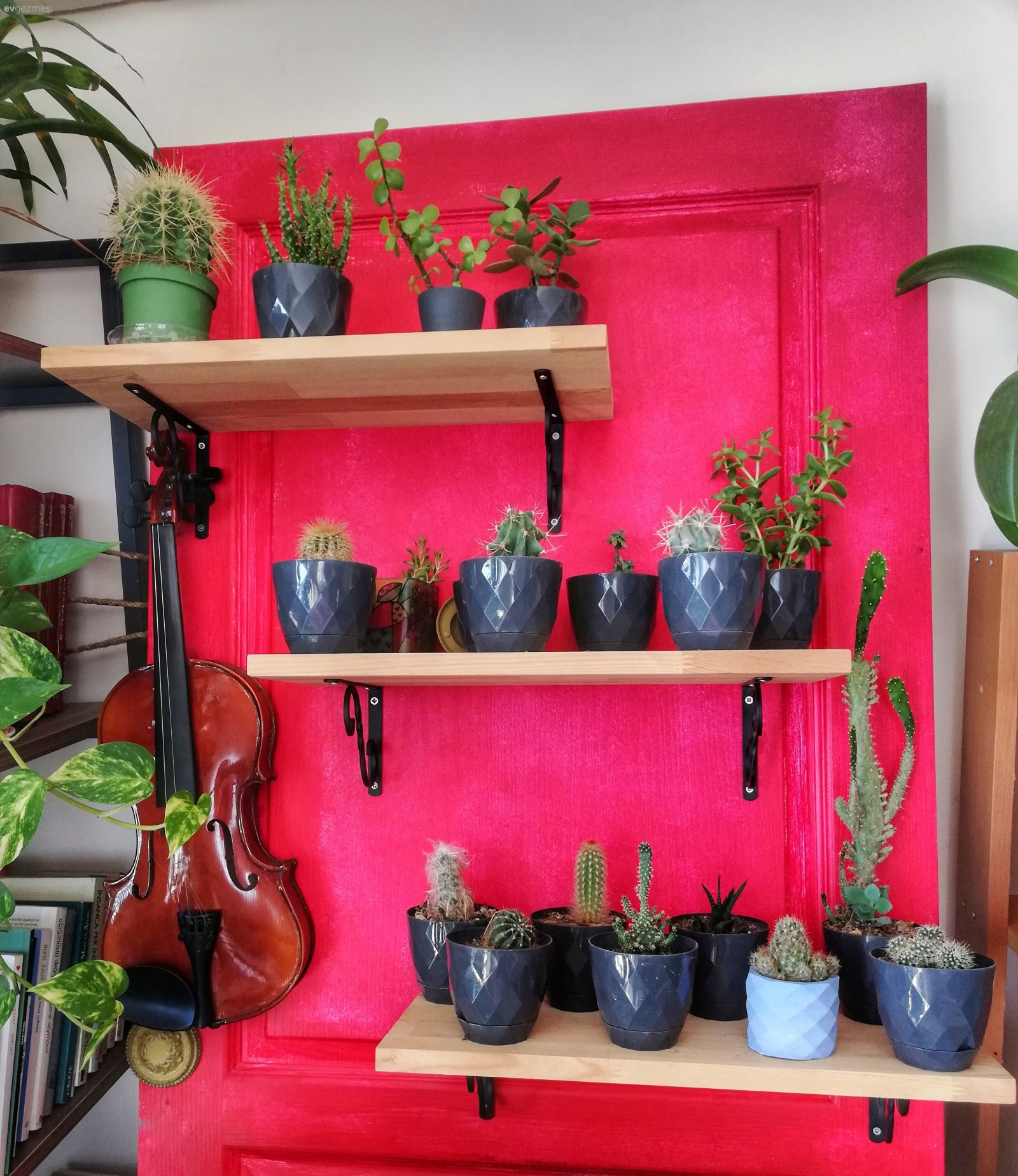 Duvar delmeden raf kullanımı