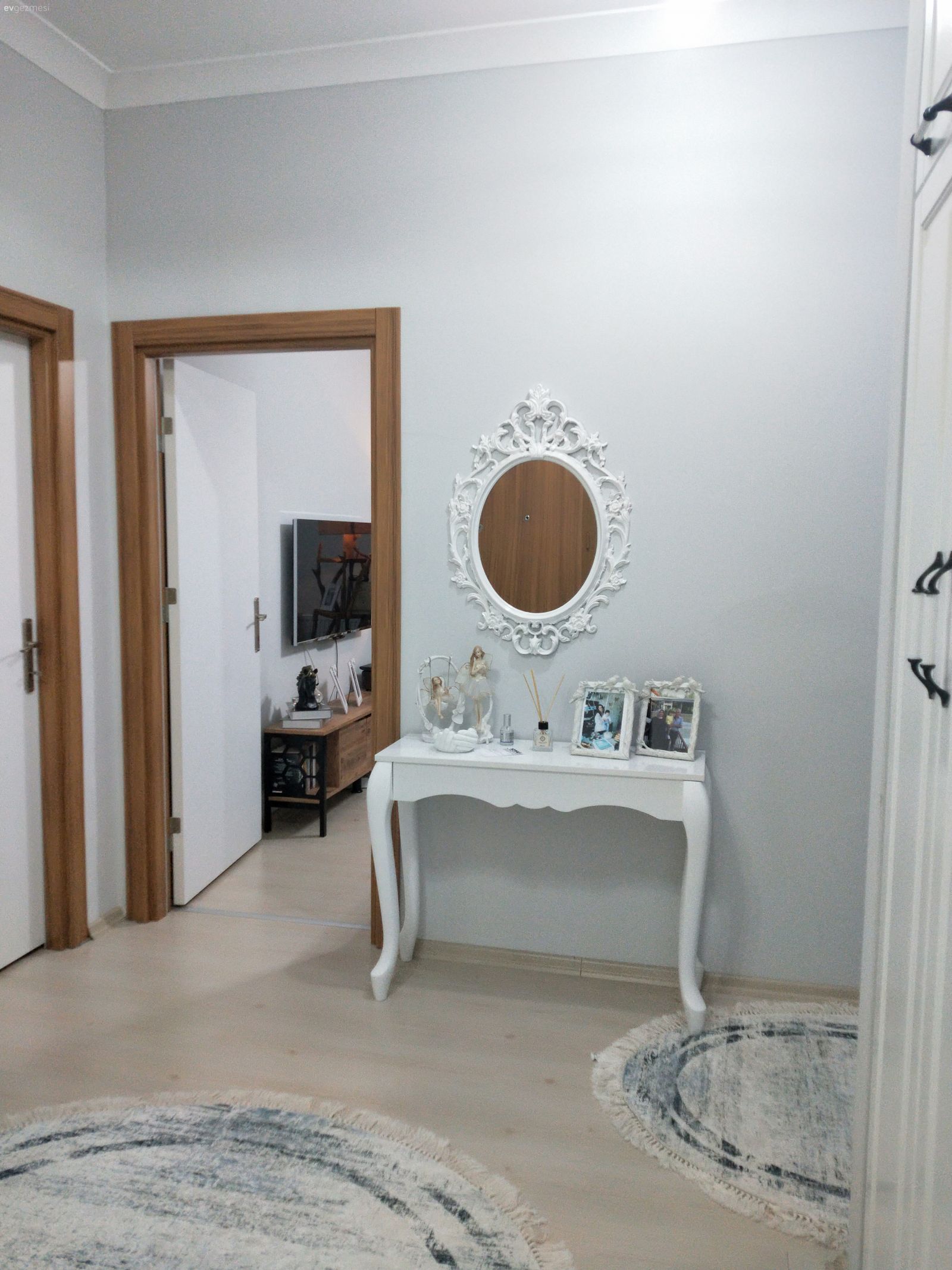 Mutfak, Salon, Balkon ve Antremden Kareler...