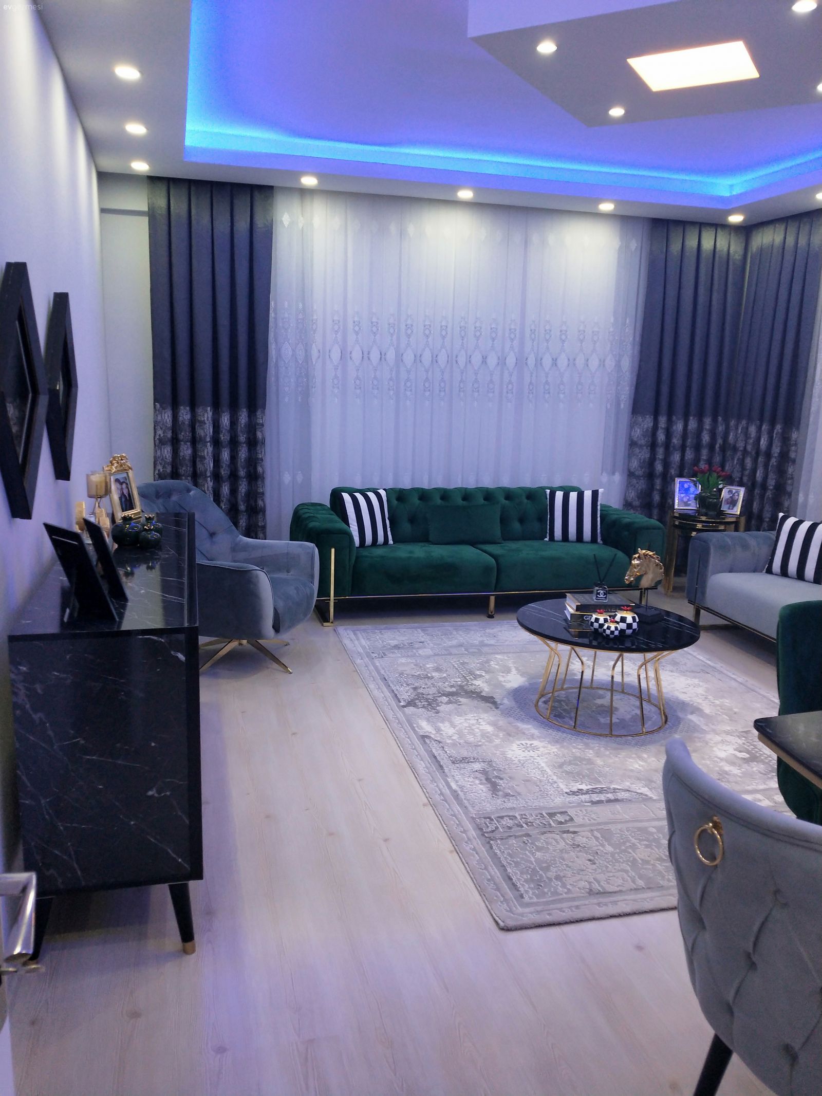 Mutfak, Salon, Balkon ve Antremden Kareler...