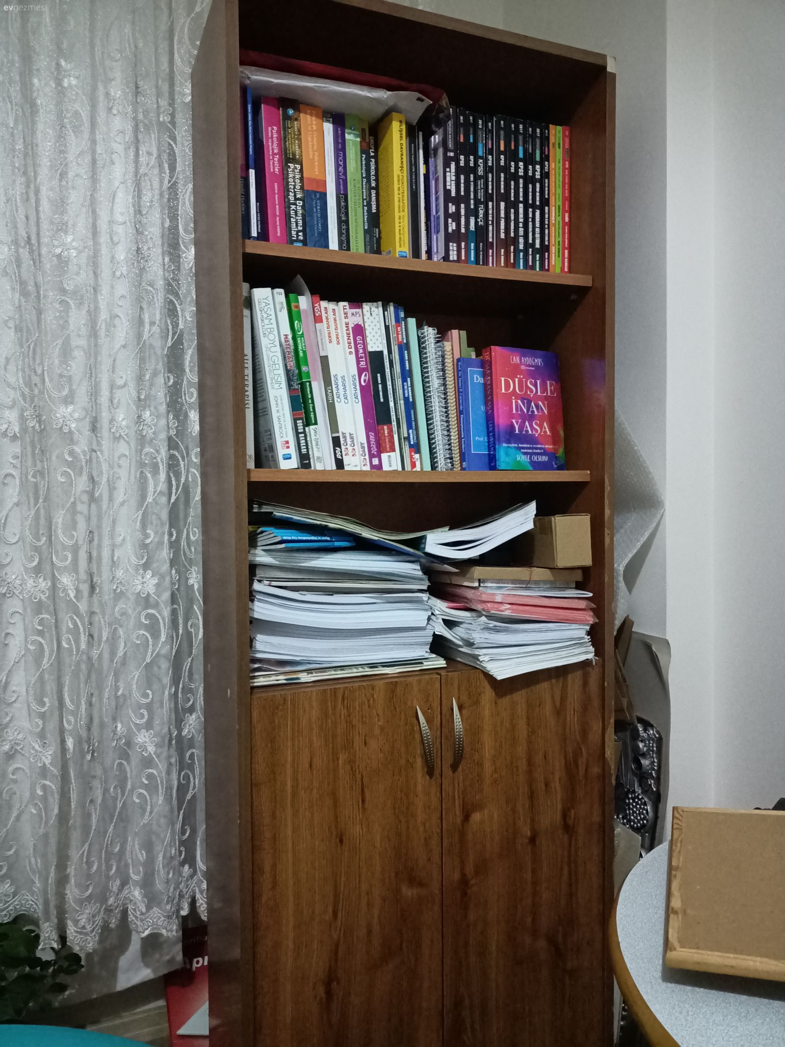 Çalışma masa ve sandalye i yenilemek istiyorum öğrenciyim