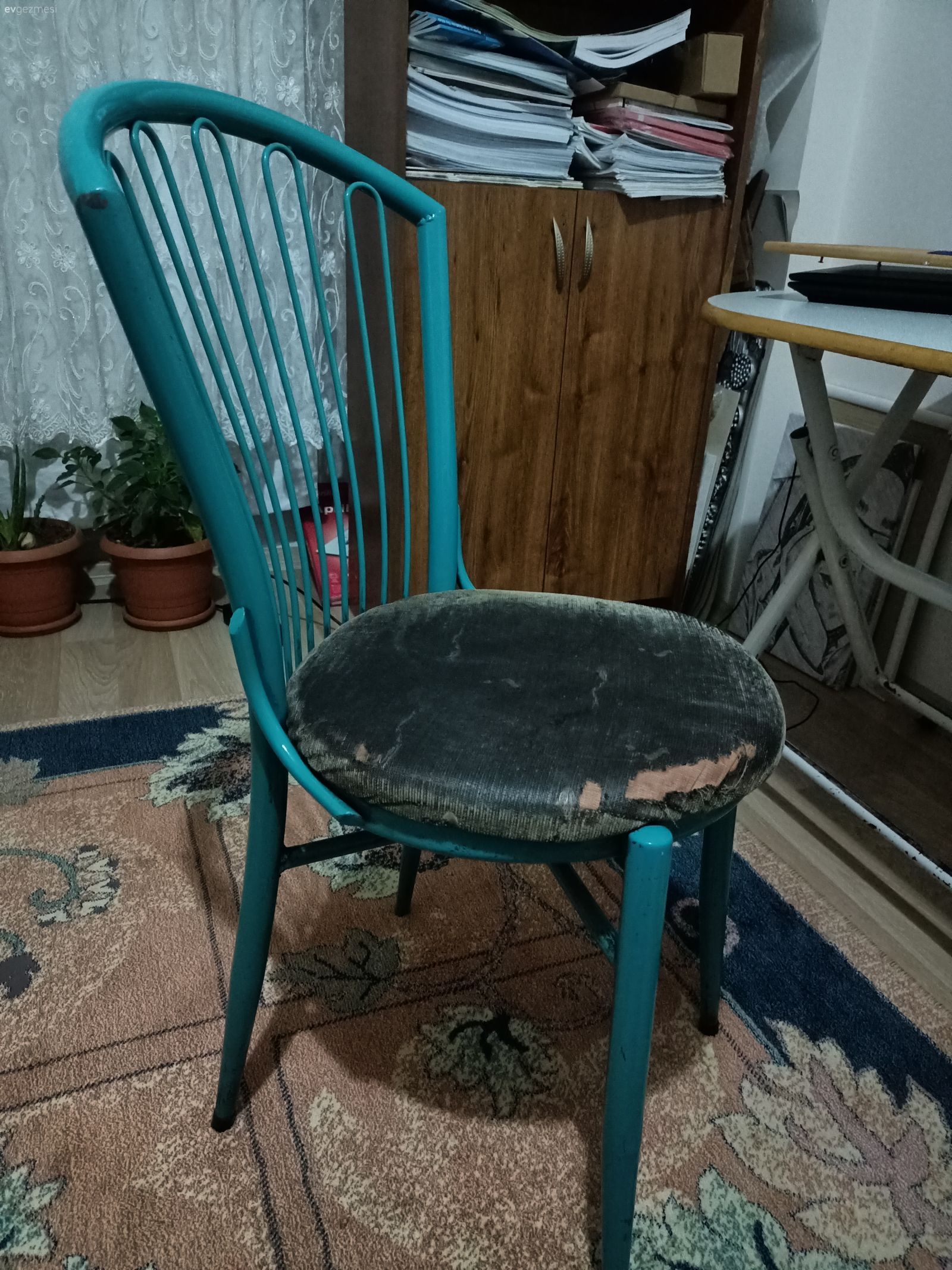 Çalışma masa ve sandalye i yenilemek istiyorum öğrenciyim